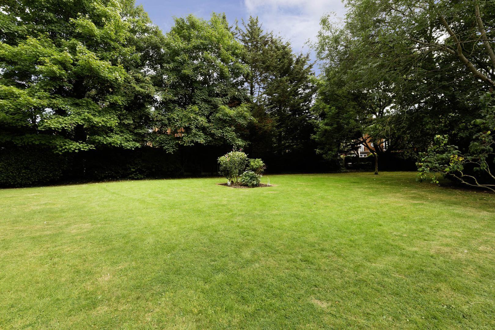 Suitable For Sharers Belvedere Court, Willesden Green